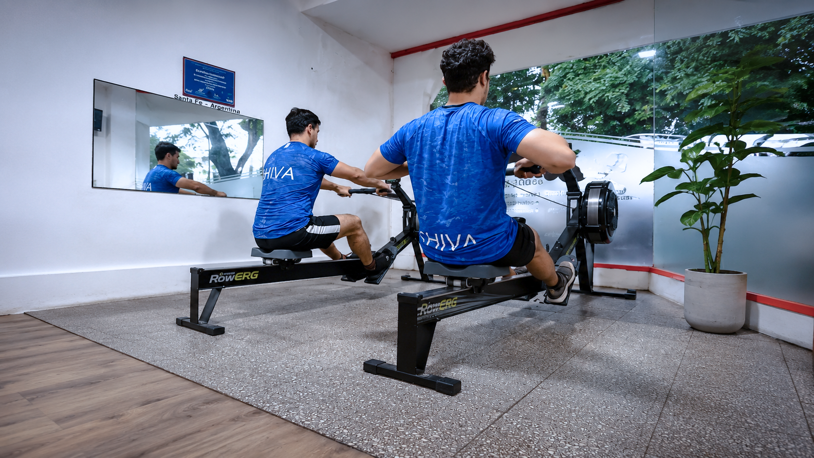 Clase de remo indoor en SHIVA Entrenamiento Santa Fe